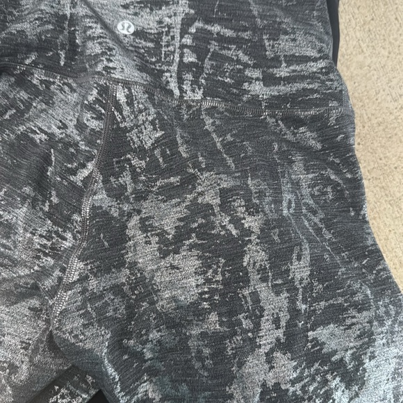 Set of 3 Lululemon pants. All size 6 - Picture 4 of 4